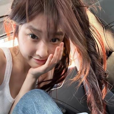 穿黑衣的女孩